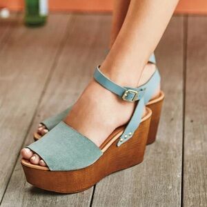 Seychelles Forward Suede Platform Sandals